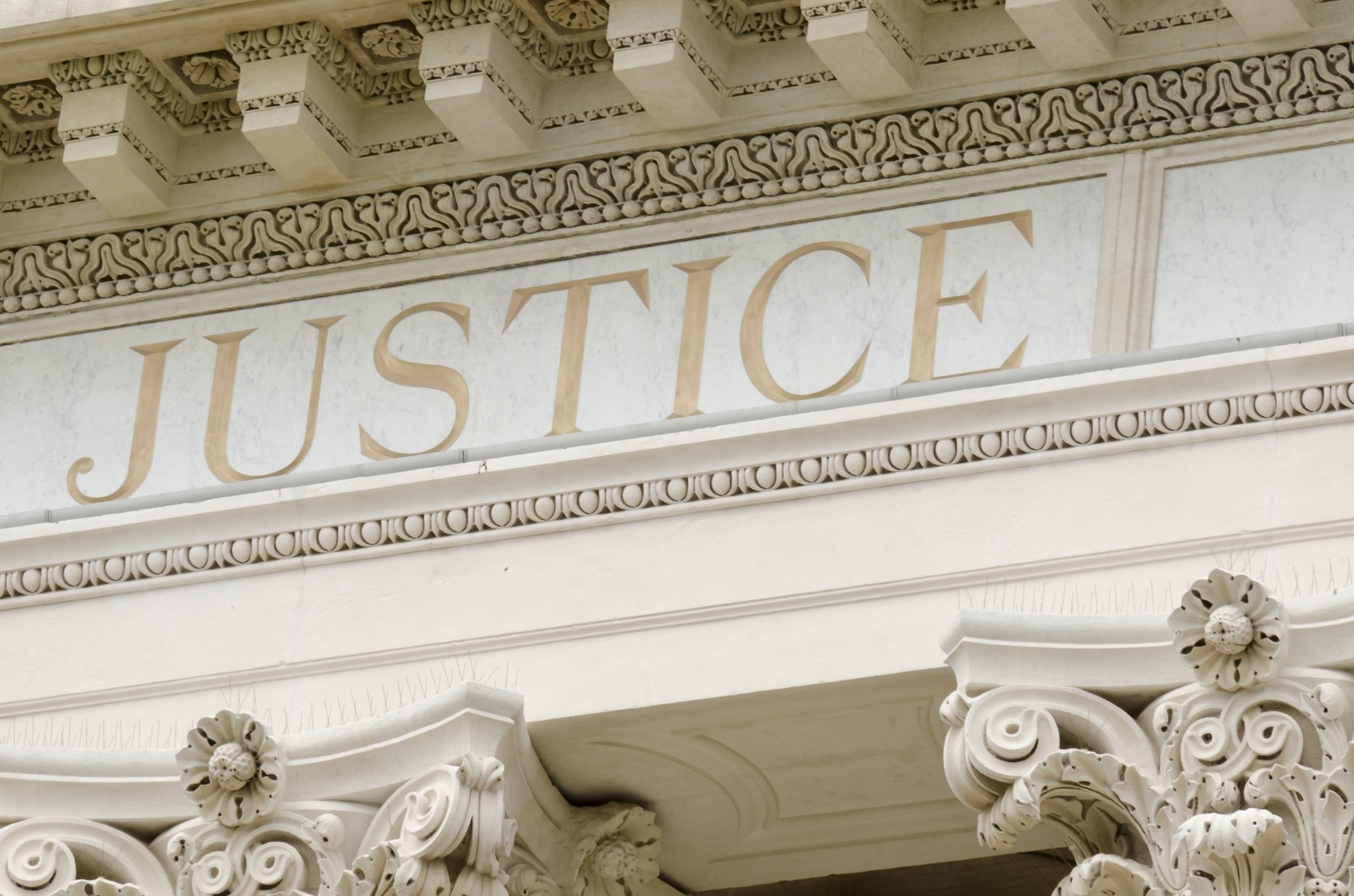 The word Justice on a white building